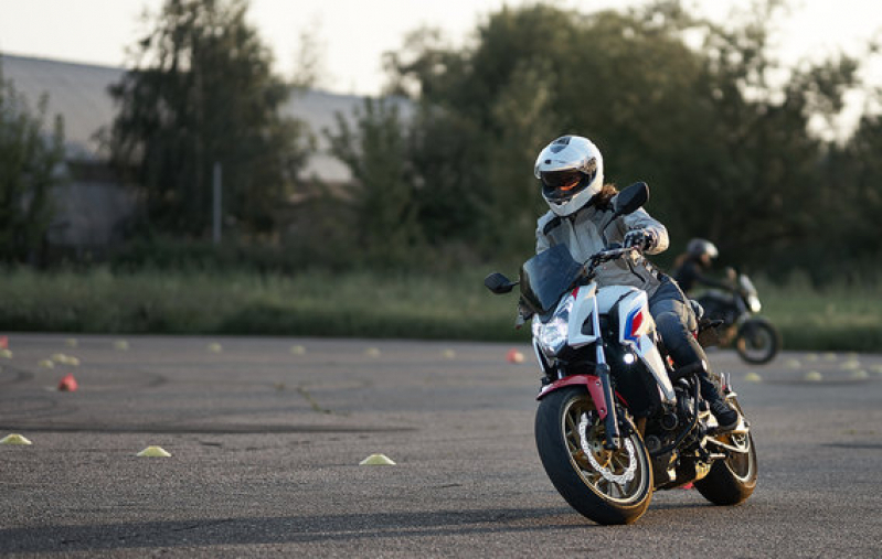 Aulas Práticas de Moto para Iniciante Vila Rica - Aula Prática de Moto para Recém Habilitado