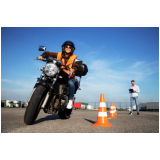 auto escola especializada em aula prática de moto para recém habilitados Parque Santa Lúcia