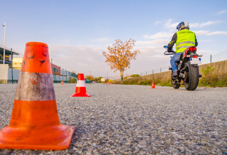 Valor de Aulas Praticas de Moto para Iniciantes Sombra da Tarde - Aula Prática de Moto e Carro Barreiras
